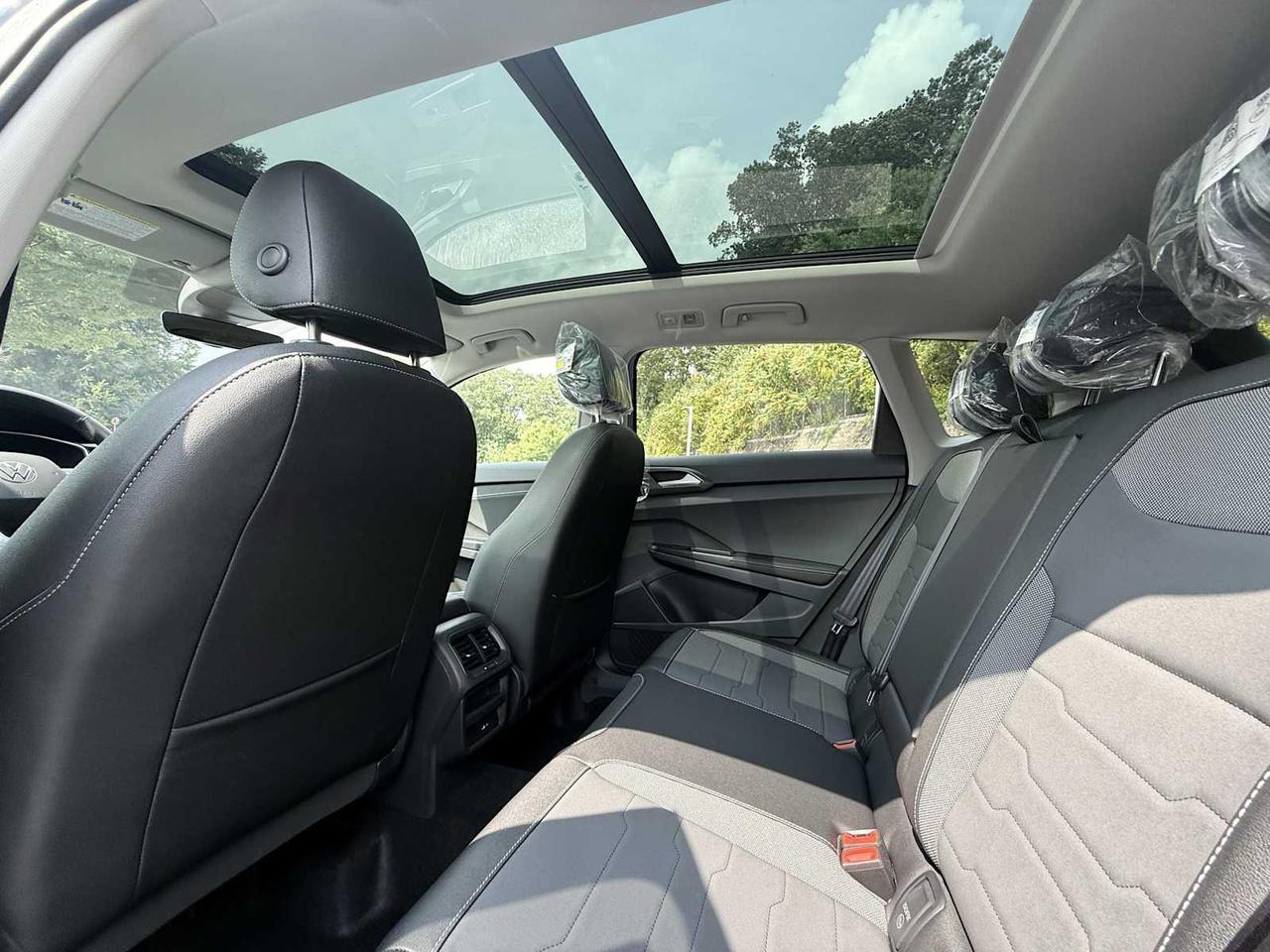 2025 Volkswagen Taos SE Black Westborough MA