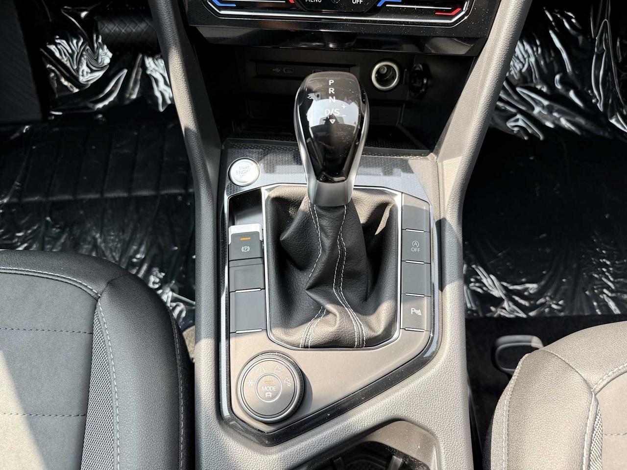 2025 Volkswagen Taos SE Black Westborough MA