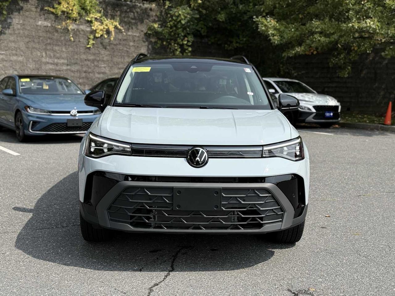 2025 Volkswagen Taos SE Black Westborough MA