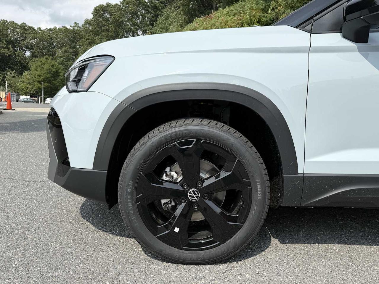 2025 Volkswagen Taos SE Black Westborough MA