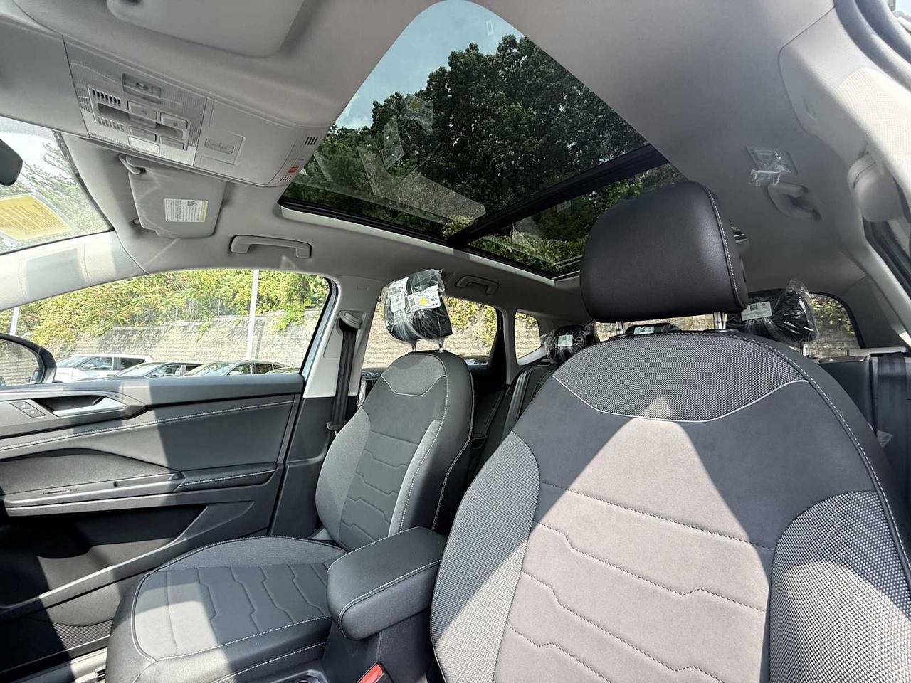 2025 Volkswagen Taos SE Black Westborough MA