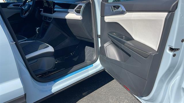 2025 Volkswagen Taos SE Corona CA