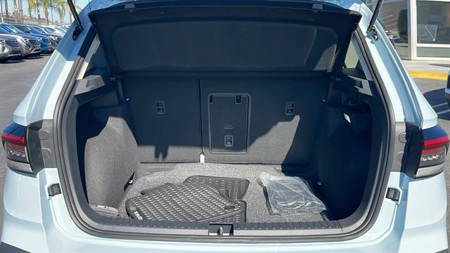 2025 Volkswagen Taos SE Corona CA