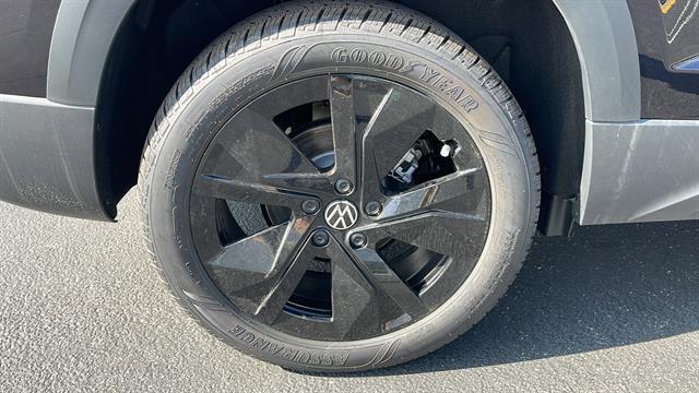 2025 Volkswagen Taos SE Corona CA