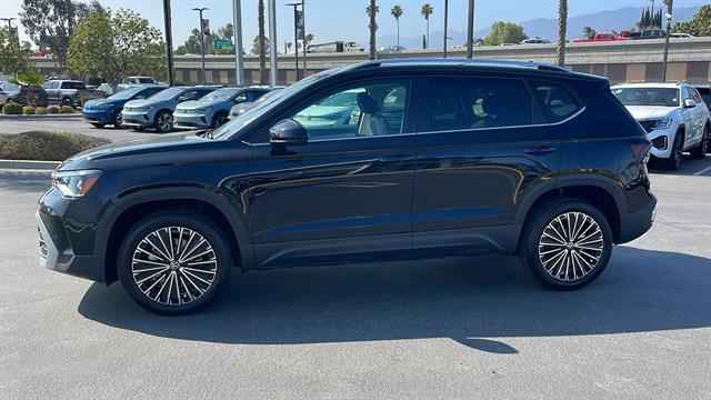 2025 Volkswagen Taos SE Corona CA