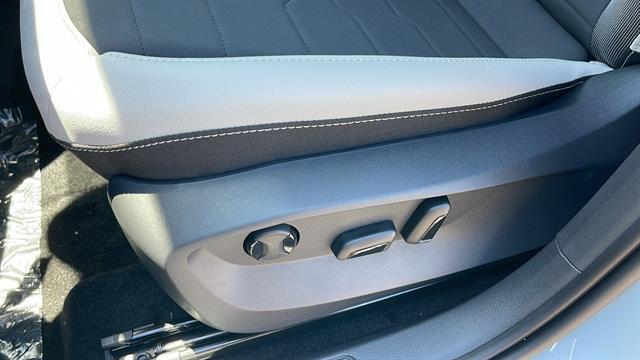 2025 Volkswagen Taos SE Corona CA