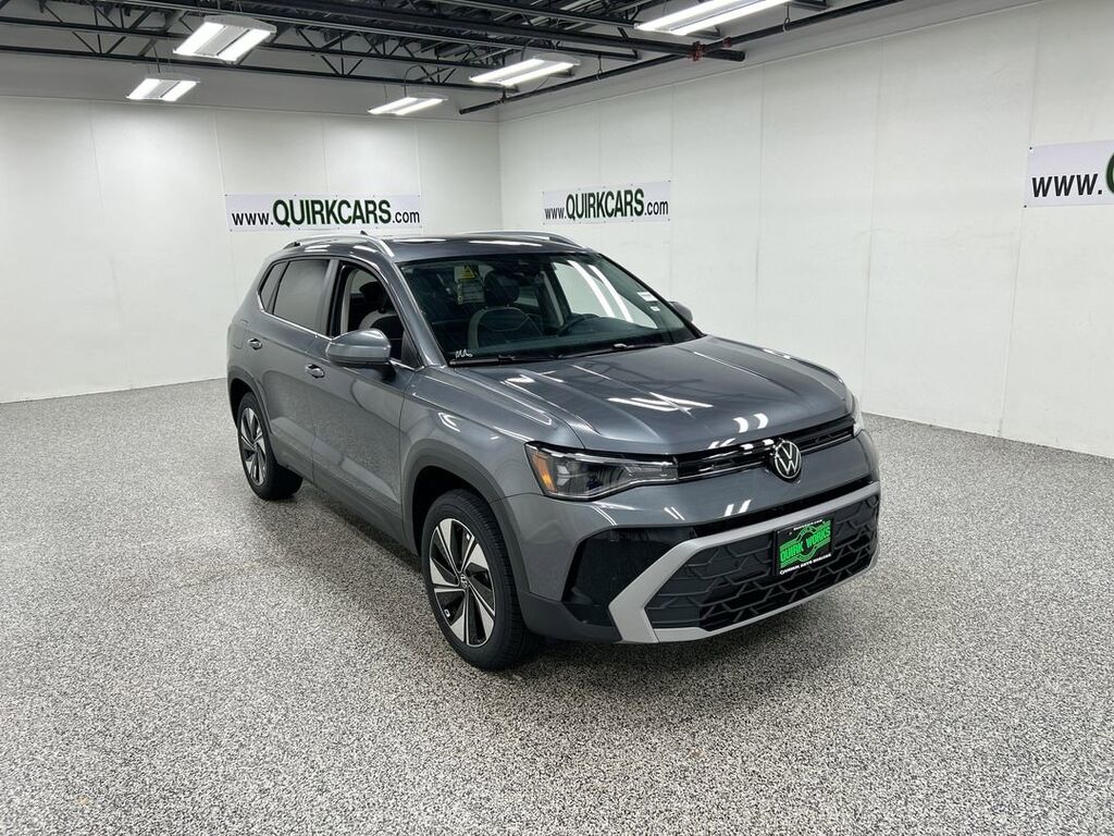 2025 Volkswagen Taos SE Oshkosh WI