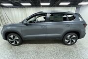 2025 Volkswagen Taos SE Oshkosh WI