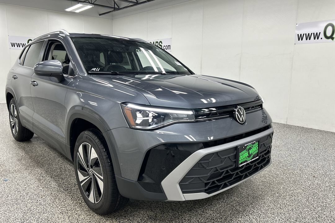 2025 Volkswagen Taos SE Oshkosh WI