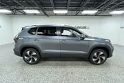 2025 Volkswagen Taos SE Oshkosh WI