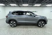 2025 Volkswagen Taos SE Oshkosh WI