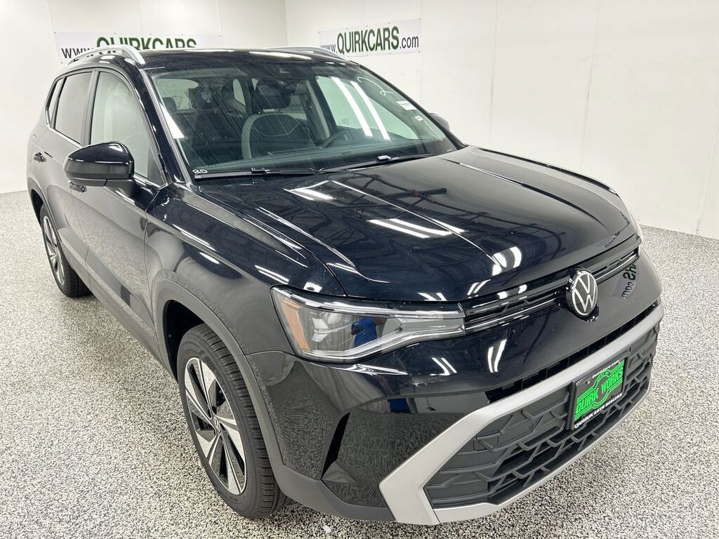 2025 Volkswagen Taos SE Oshkosh WI