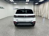 2025 Volkswagen Taos SE Oshkosh WI