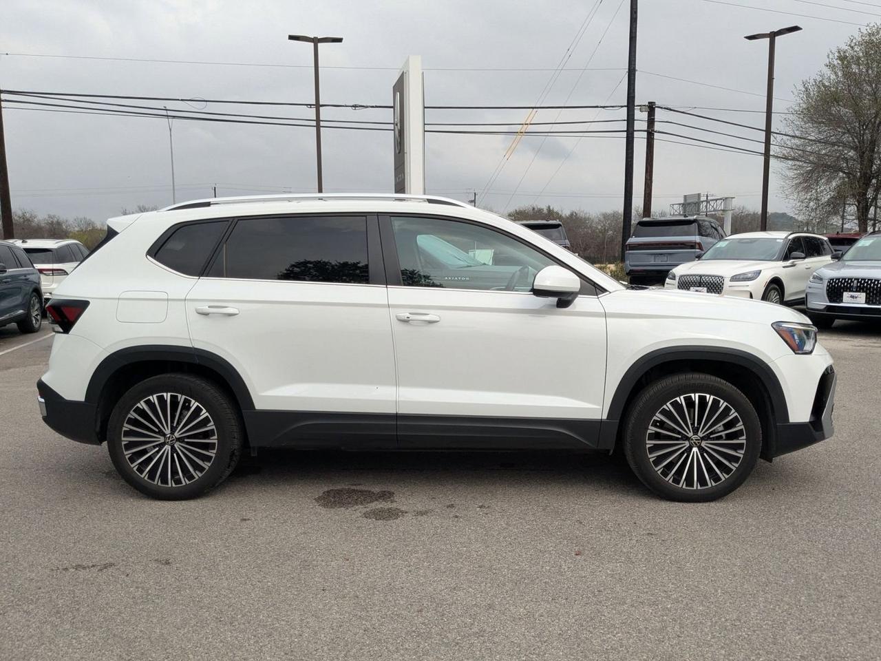 2025 Volkswagen Taos SE