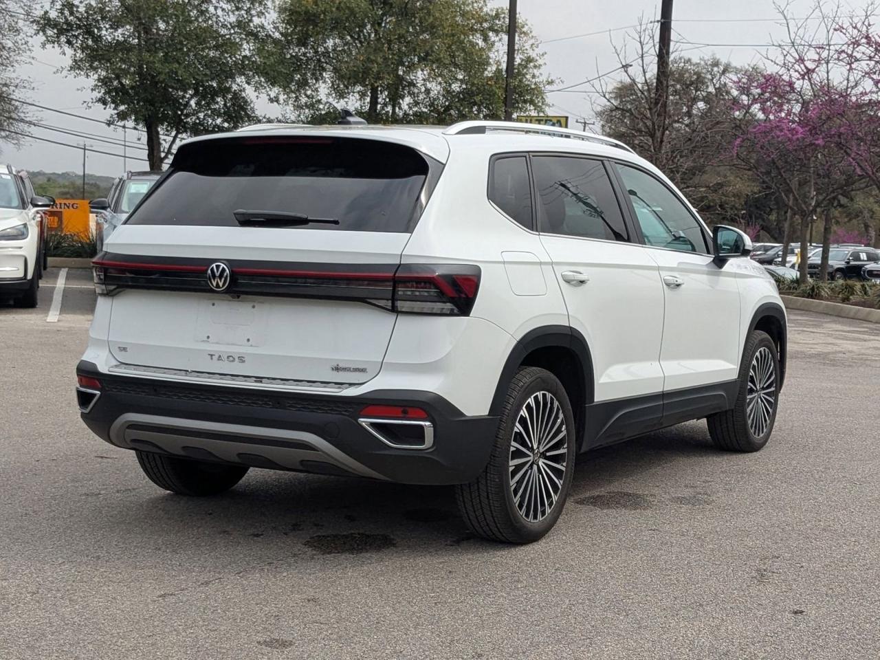 2025 Volkswagen Taos SE