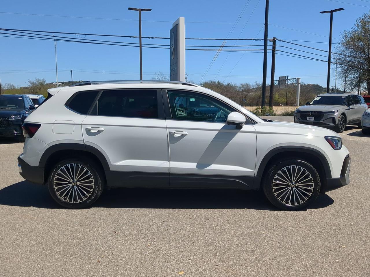 2025 Volkswagen Taos SE