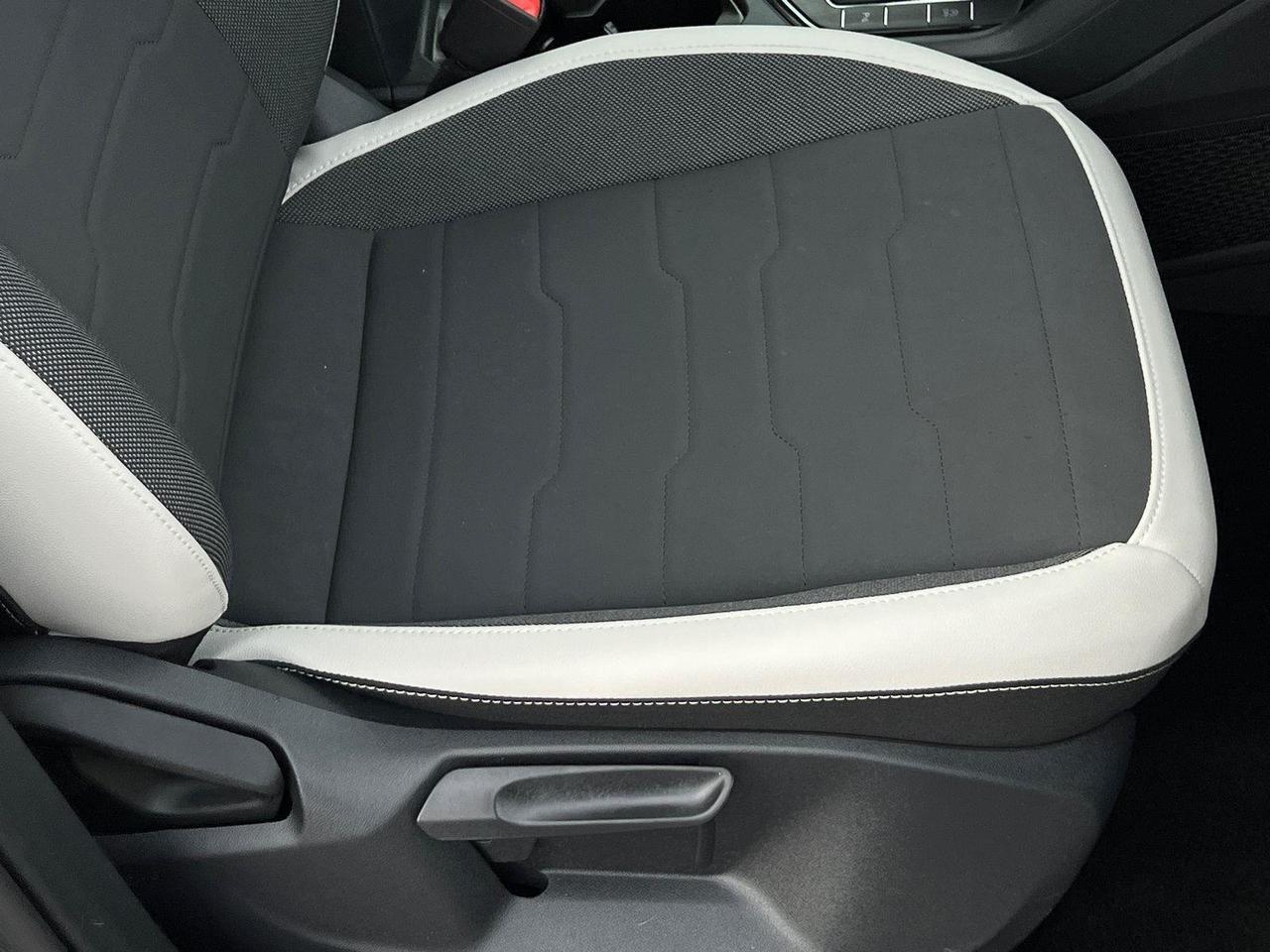 2025 Volkswagen Taos SE Hagerstown MD