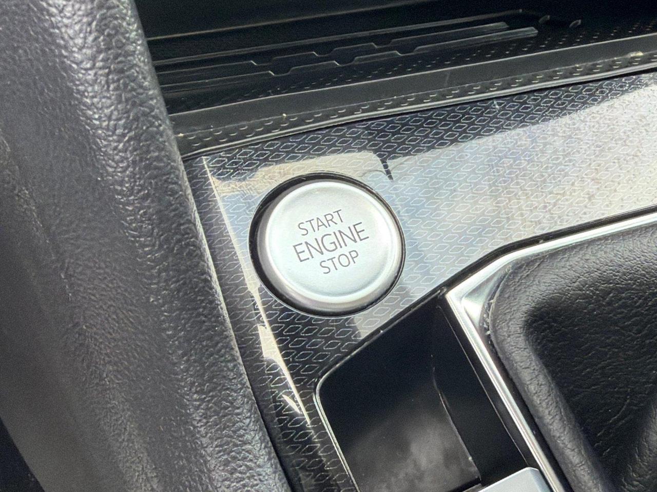 2025 Volkswagen Taos SE Hagerstown MD