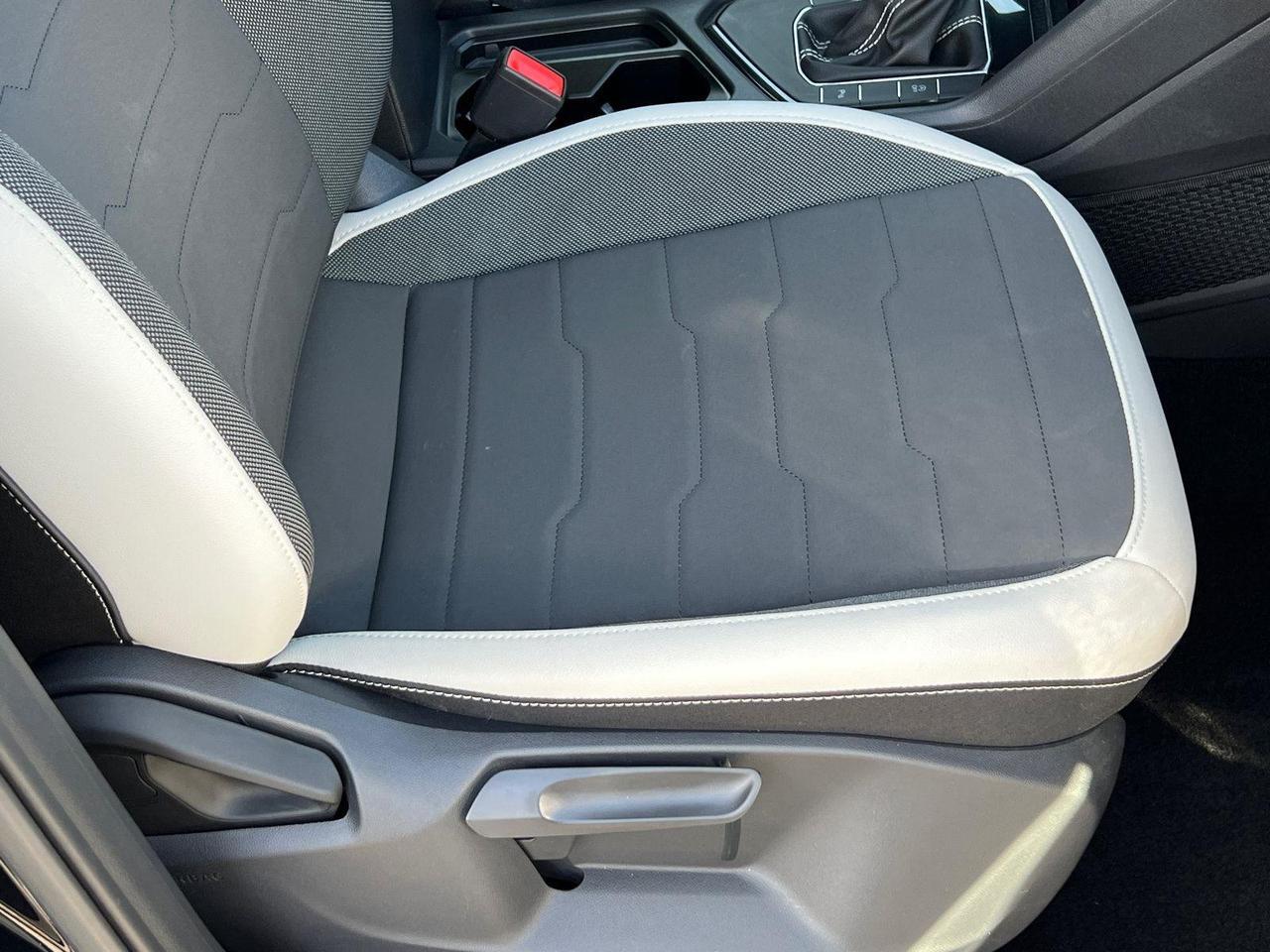 2025 Volkswagen Taos SE Hagerstown MD