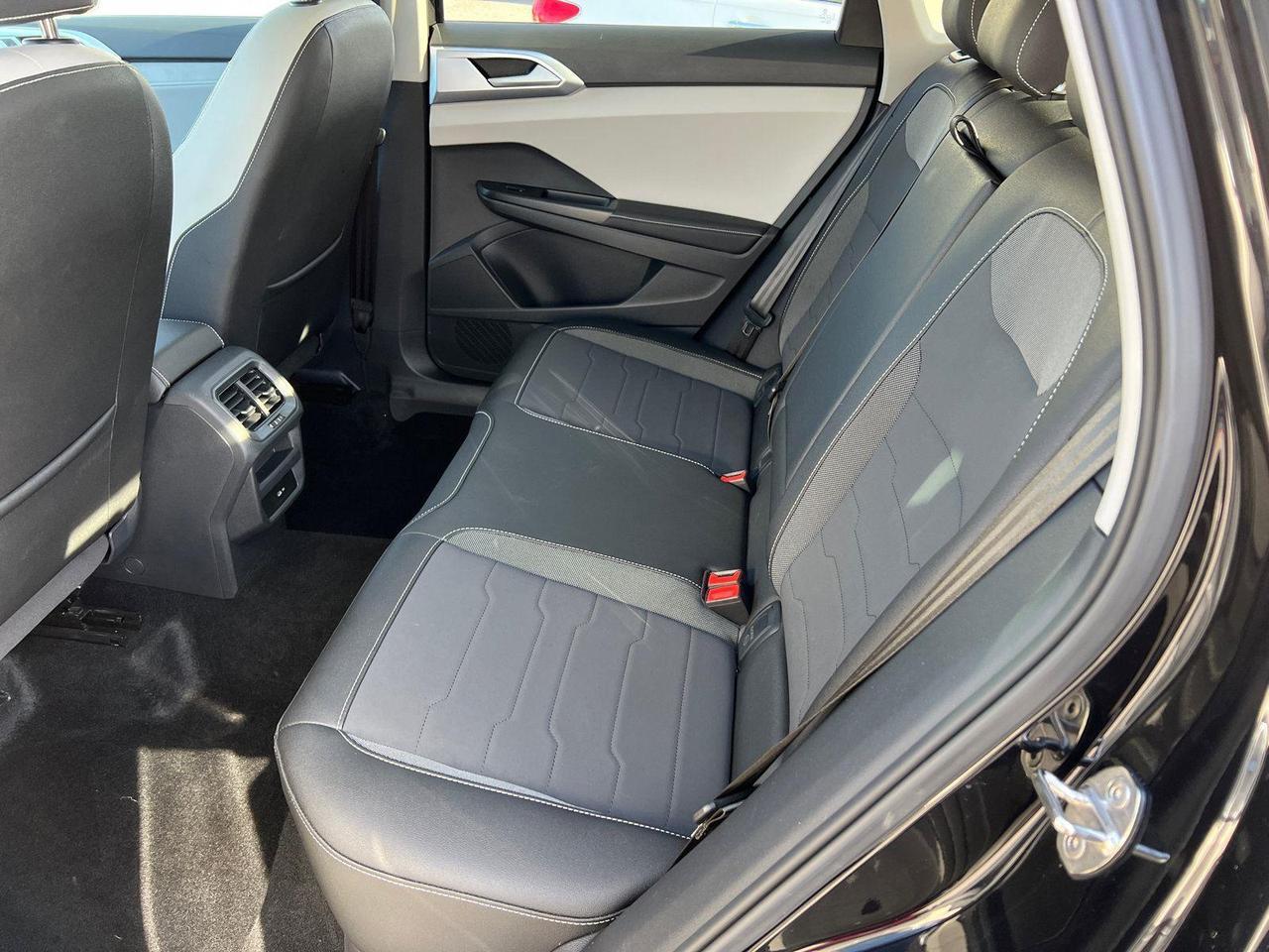 2025 Volkswagen Taos SE Hagerstown MD