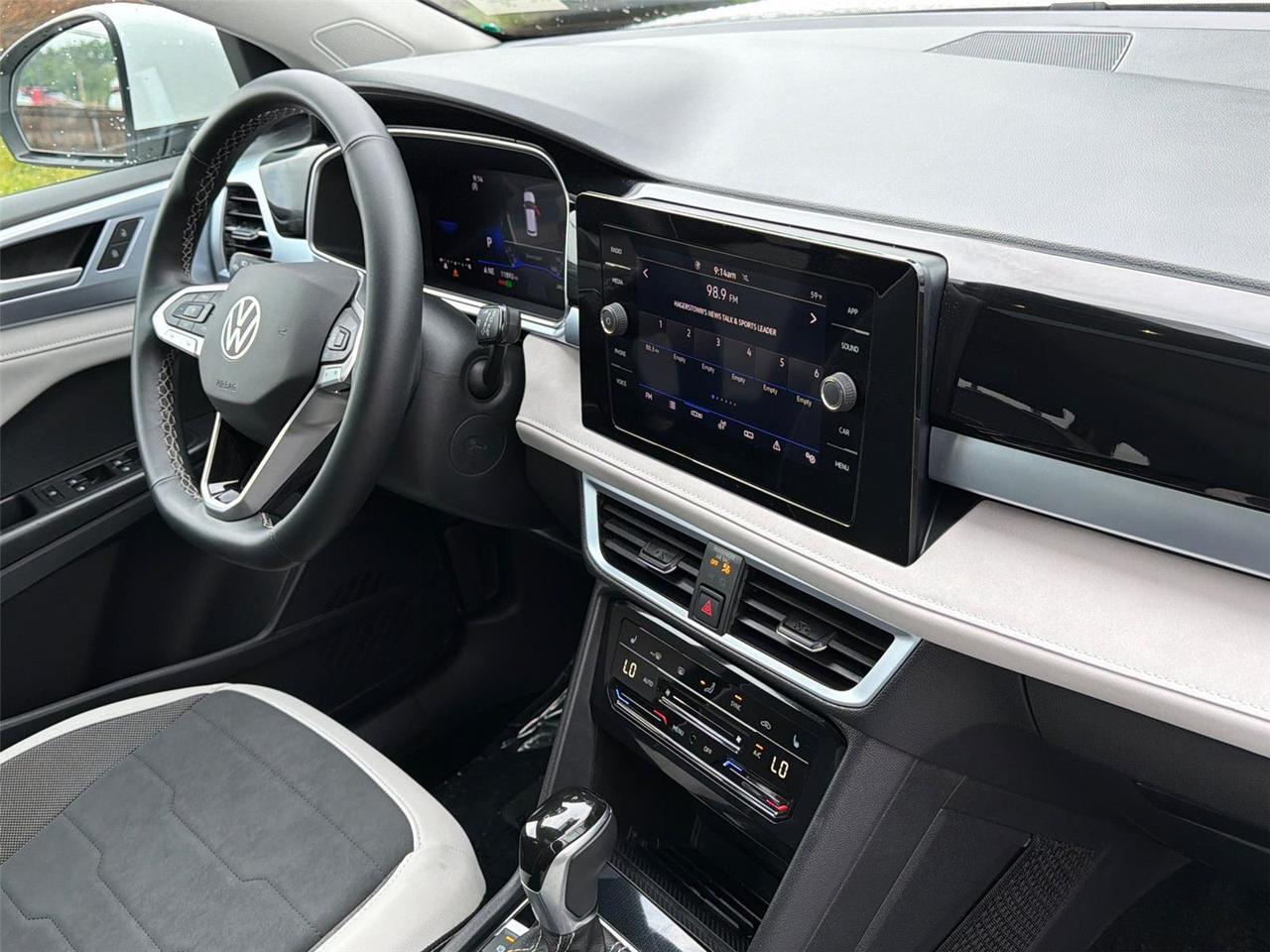 2025 Volkswagen Taos SE Hagerstown MD