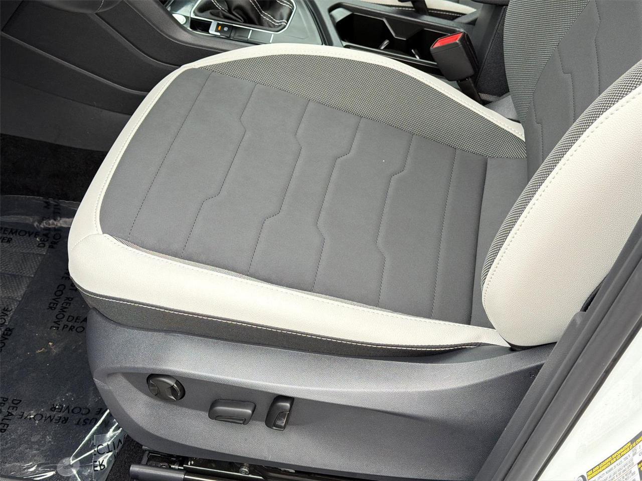 2025 Volkswagen Taos SE Hagerstown MD