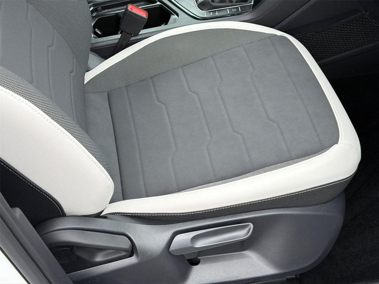 2025 Volkswagen Taos SE Hagerstown MD
