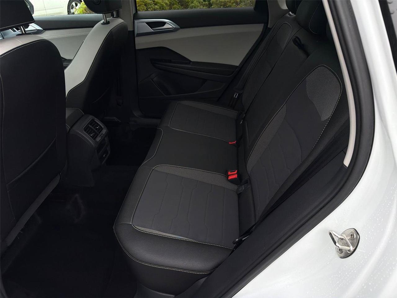 2025 Volkswagen Taos SE Hagerstown MD