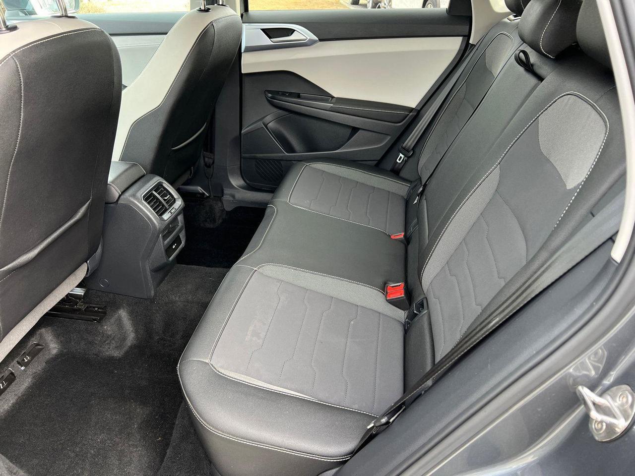 2025 Volkswagen Taos SE Hagerstown MD