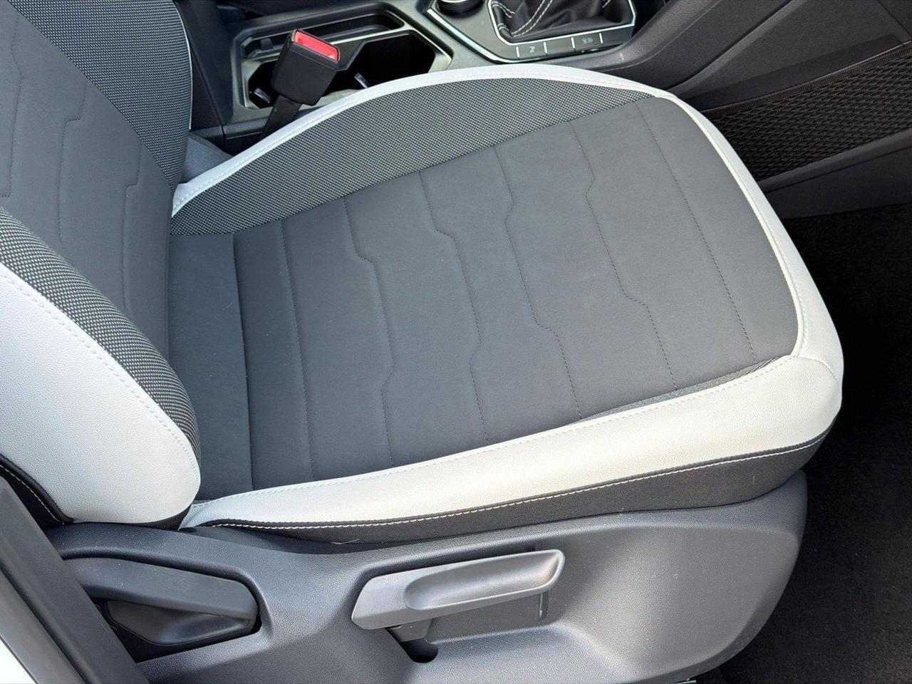 2025 Volkswagen Taos SE Hagerstown MD