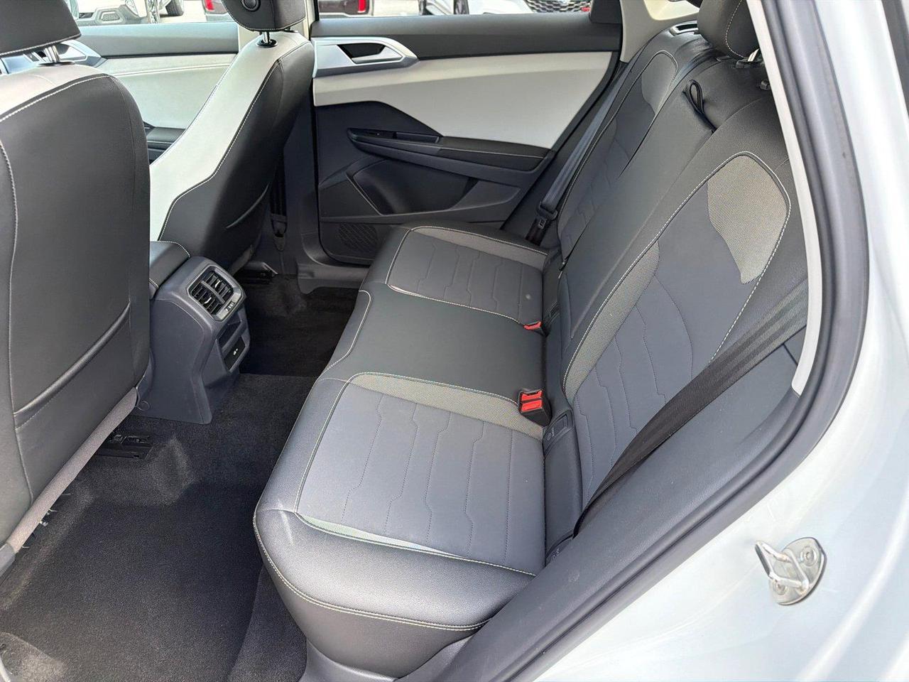 2025 Volkswagen Taos SE Hagerstown MD