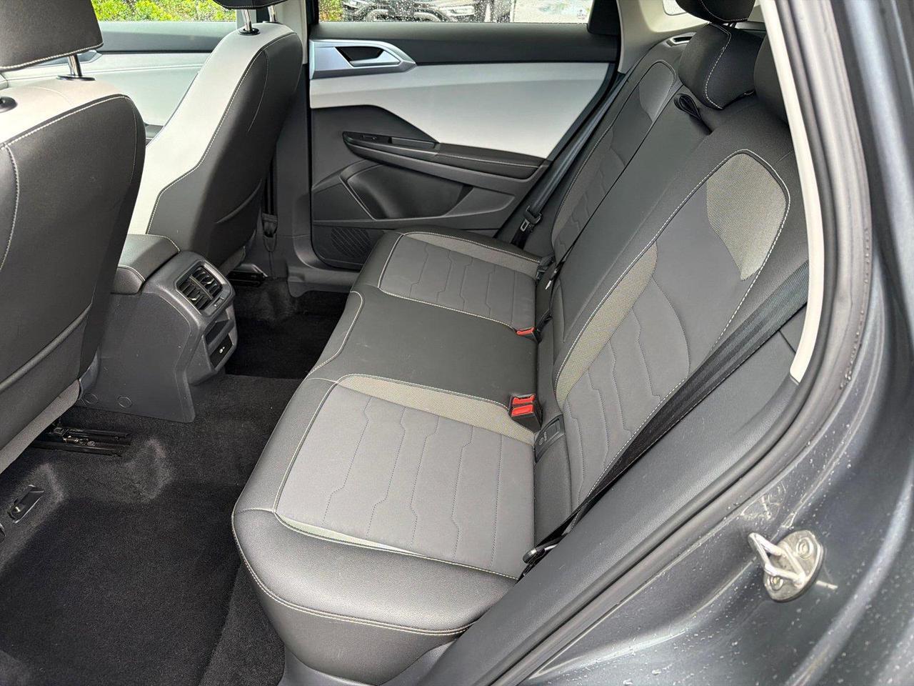 2025 Volkswagen Taos SE Hagerstown MD