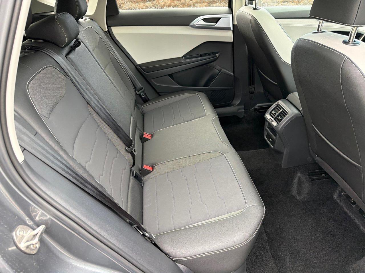 2025 Volkswagen Taos SE Hagerstown MD