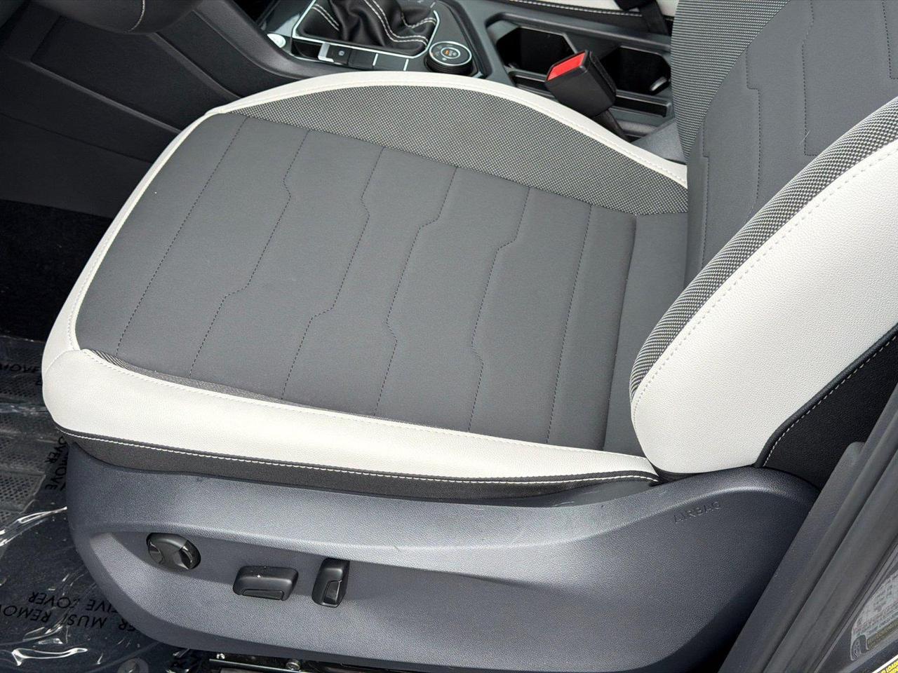 2025 Volkswagen Taos SE Hagerstown MD