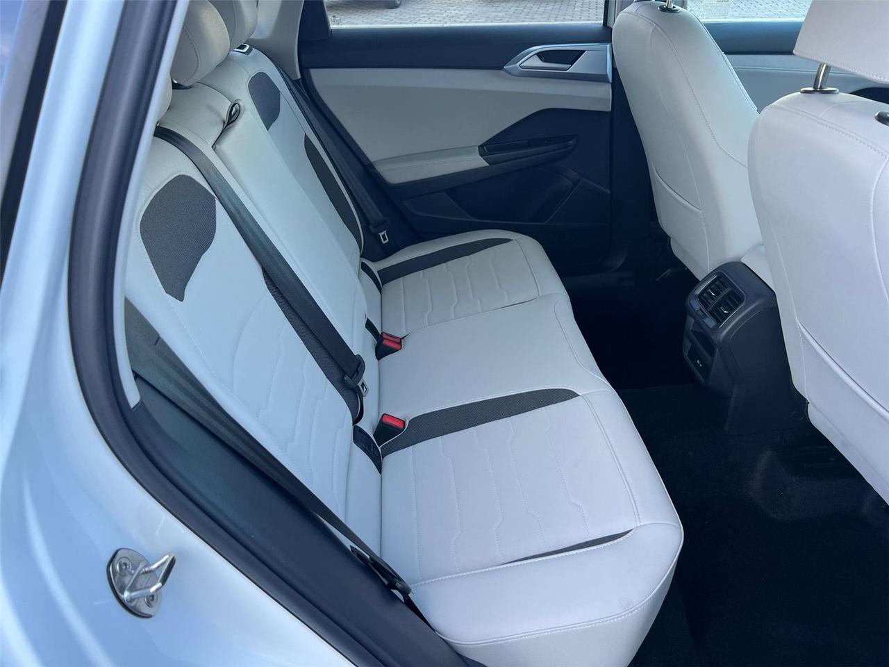 2025 Volkswagen Taos SE Hagerstown MD