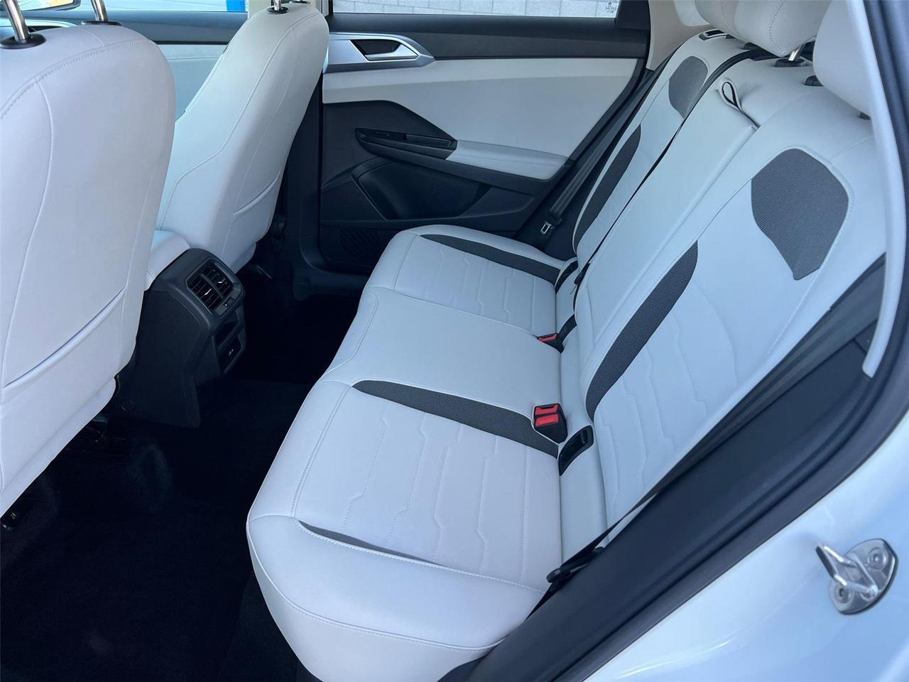 2025 Volkswagen Taos SE Hagerstown MD