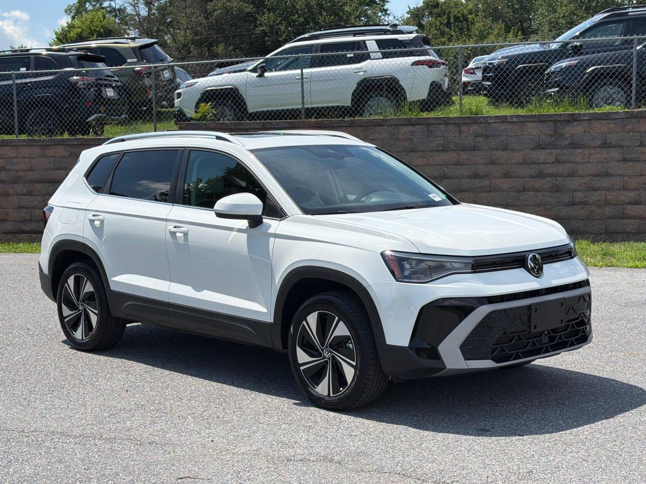 2025 Volkswagen Taos SE