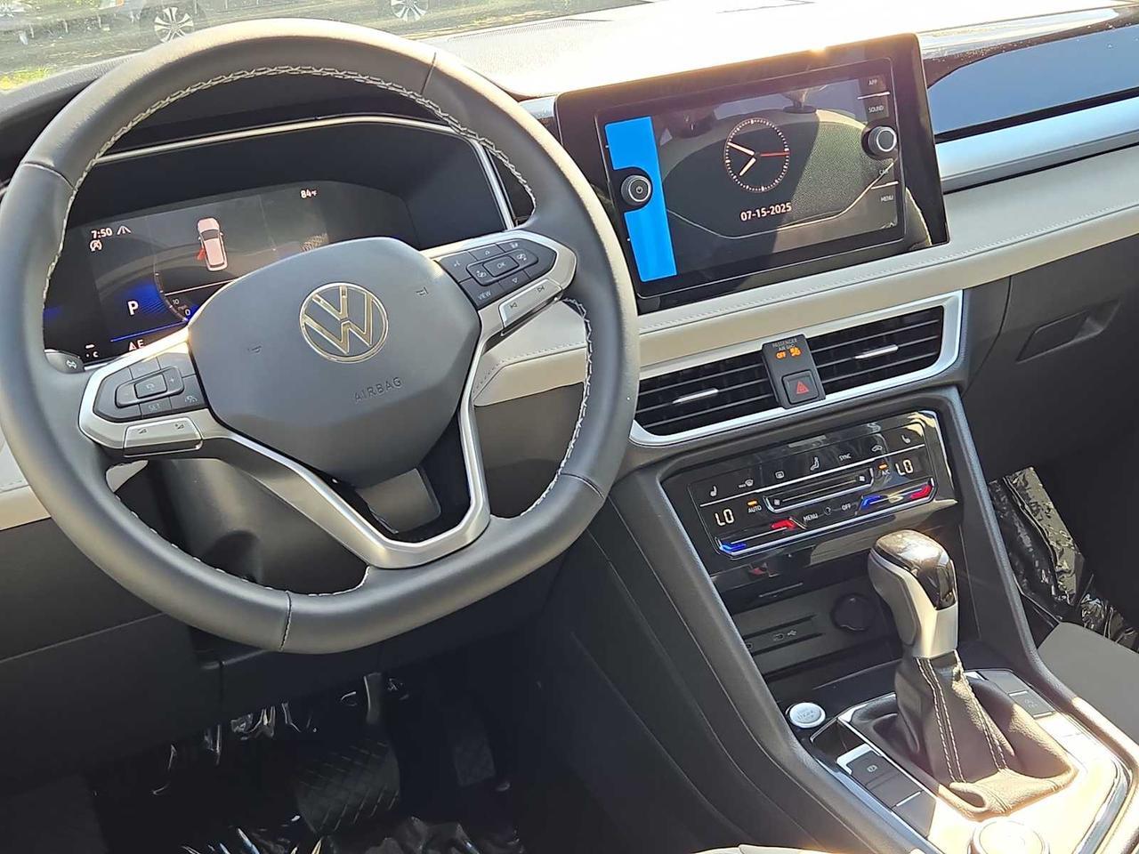 2025 Volkswagen Taos SE Medford MA