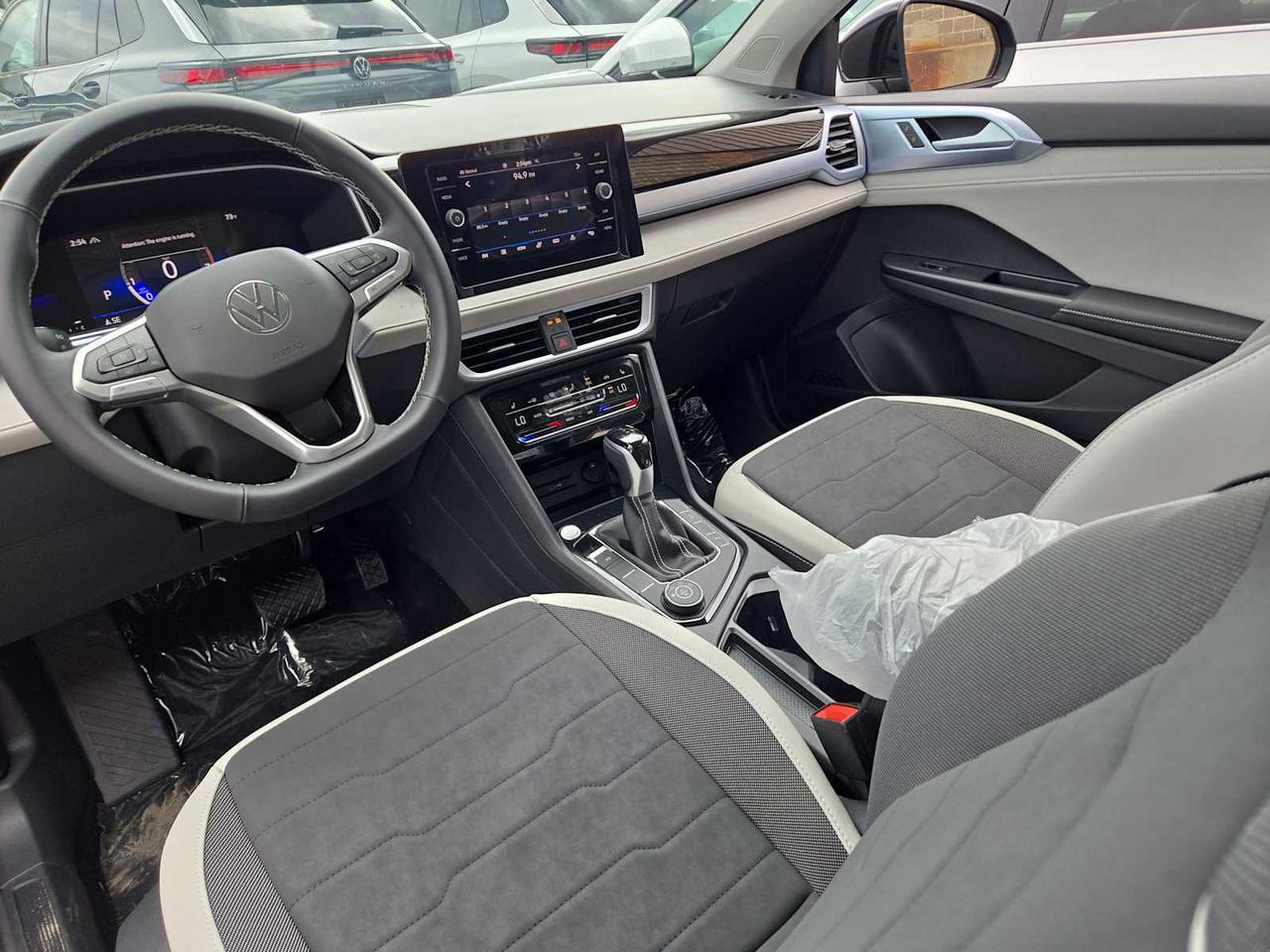 2025 Volkswagen Taos SE Medford MA