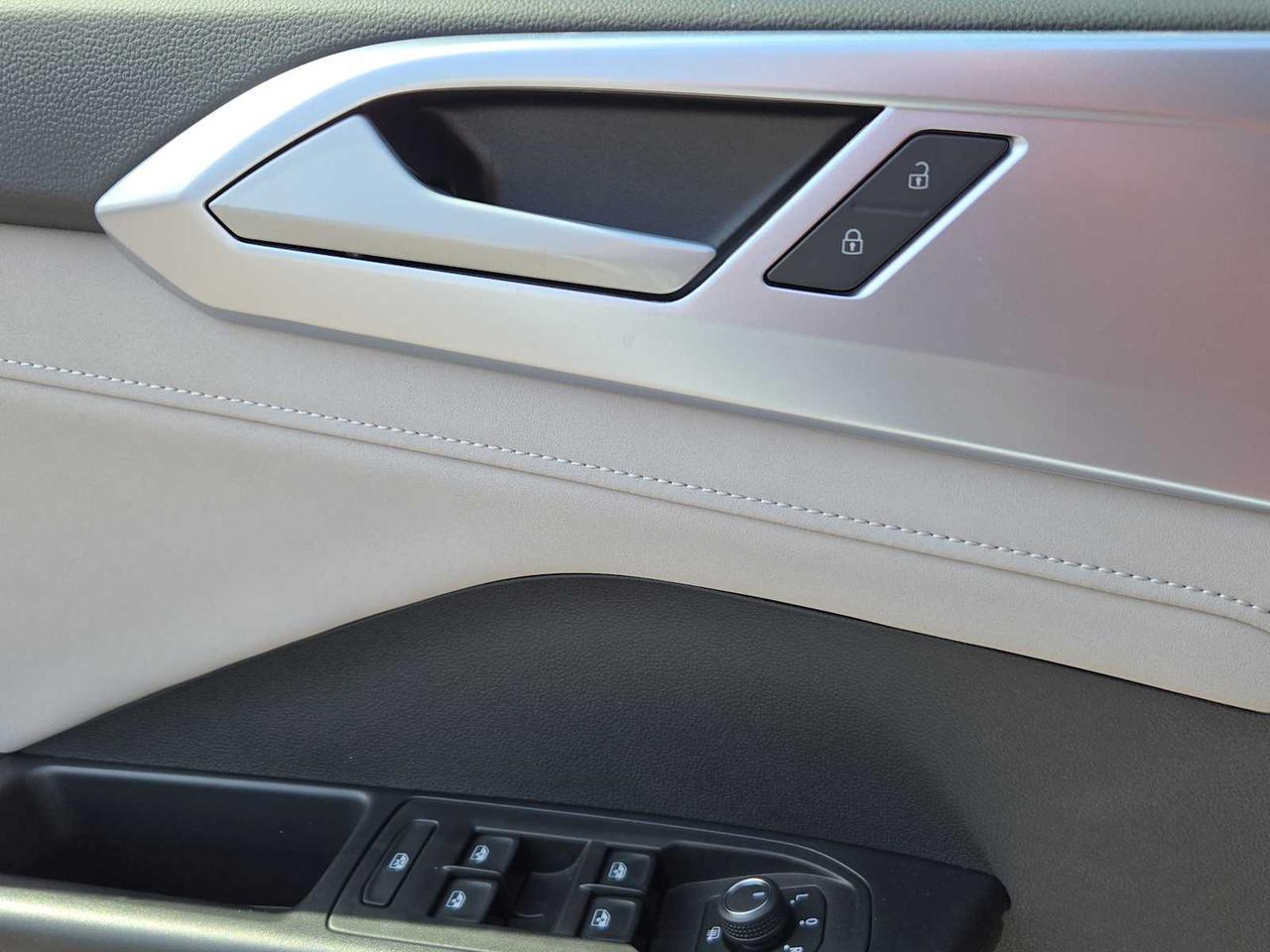 2025 Volkswagen Taos SE Wellesley MA