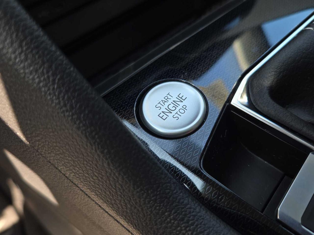 2025 Volkswagen Taos SE Wellesley MA
