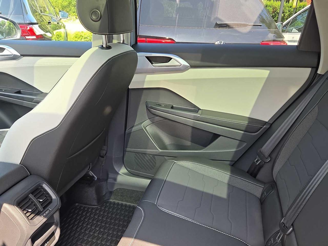 2025 Volkswagen Taos SE Wellesley MA