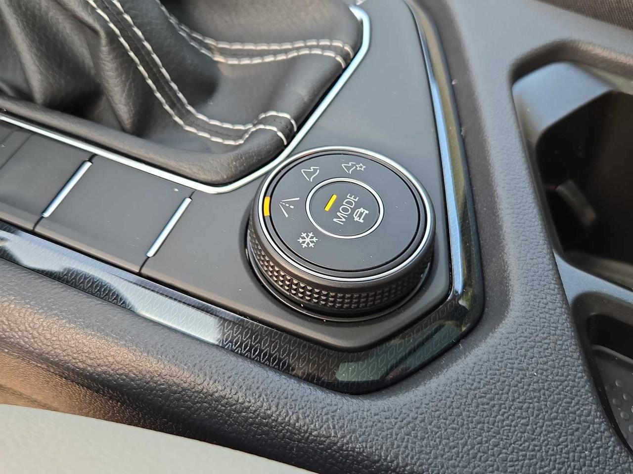 2025 Volkswagen Taos SE Wellesley MA