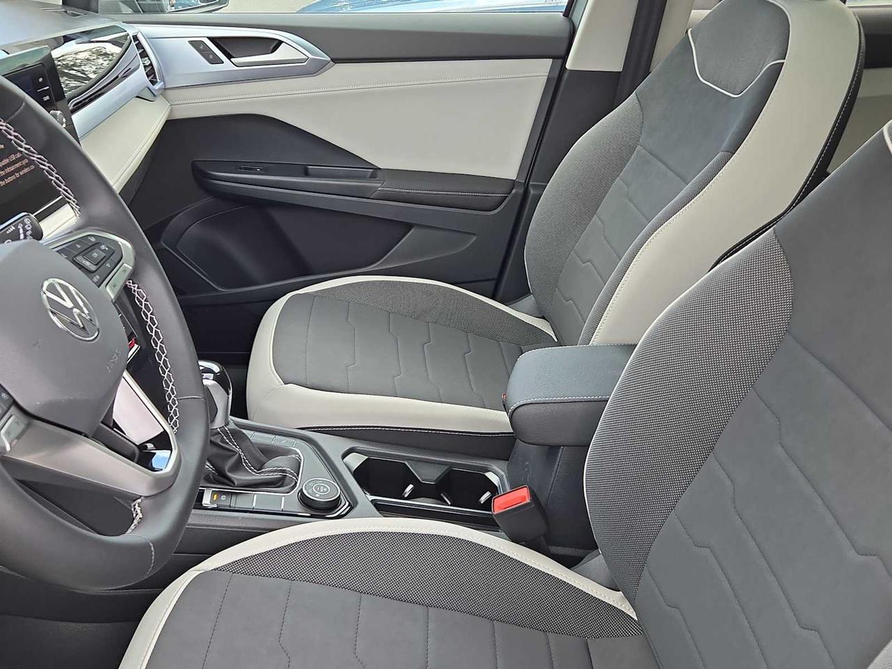 2025 Volkswagen Taos SE Wellesley MA