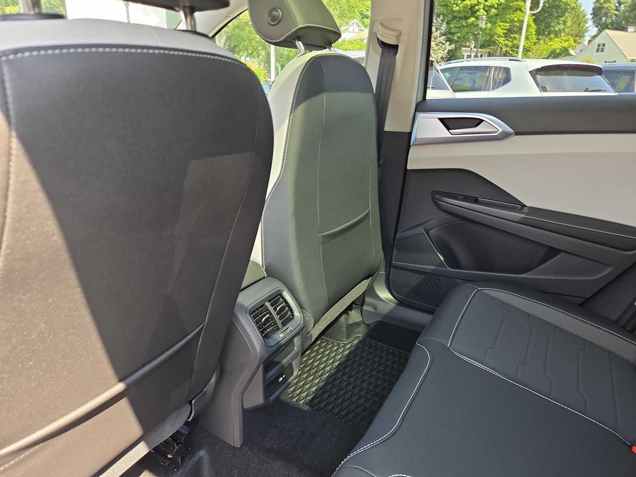 2025 Volkswagen Taos SE Wellesley MA