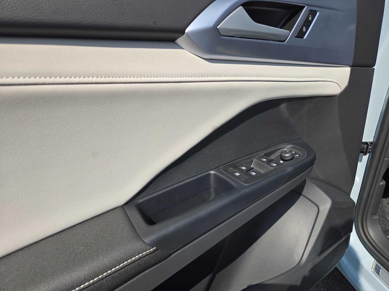 2025 Volkswagen Taos SE Wellesley MA