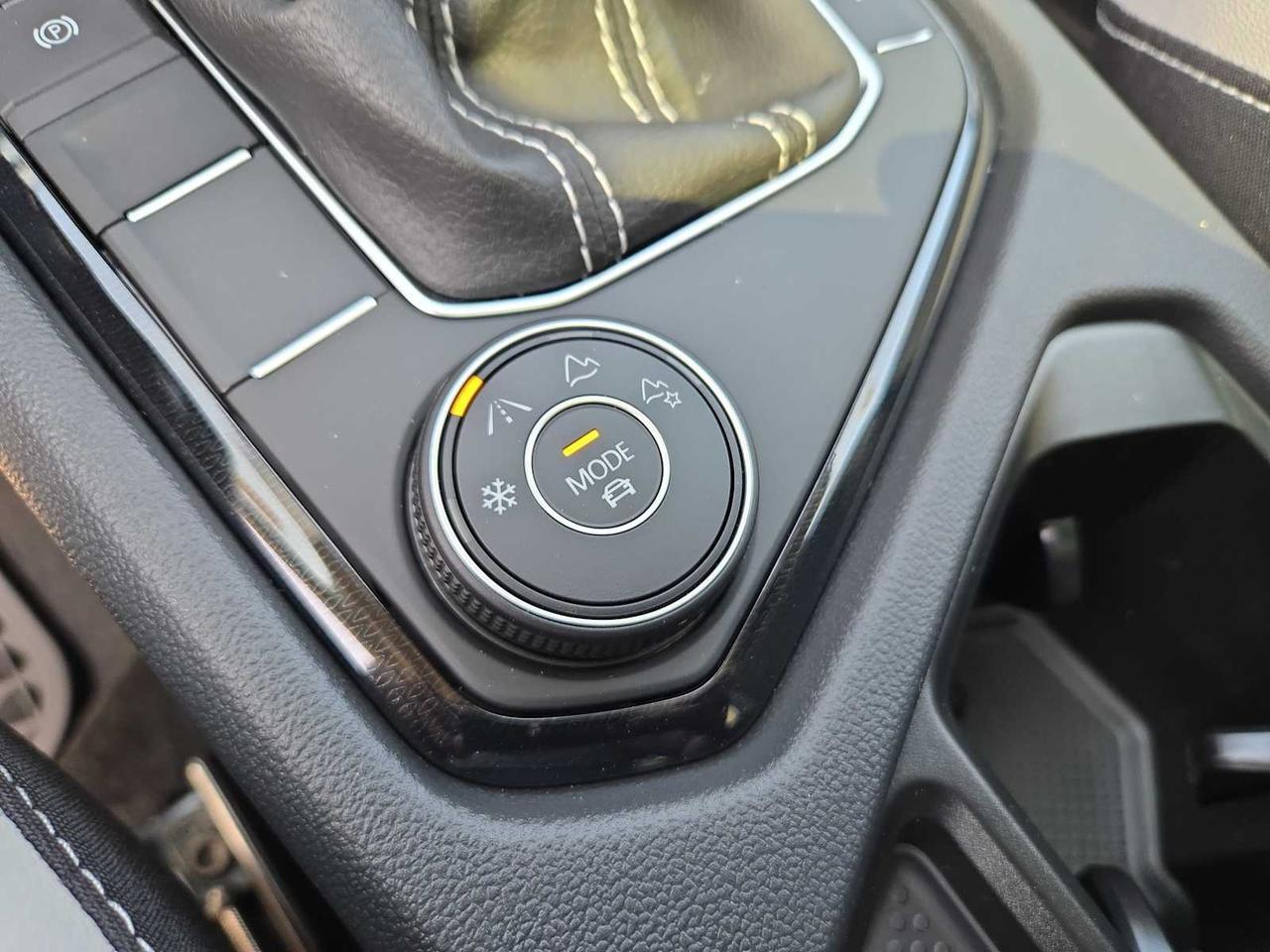2025 Volkswagen Taos SE Wellesley MA