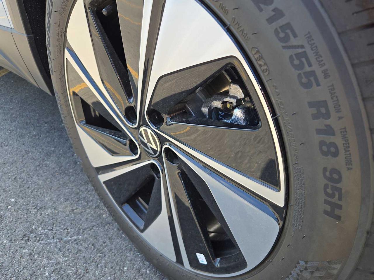 2025 Volkswagen Taos SE Wellesley MA