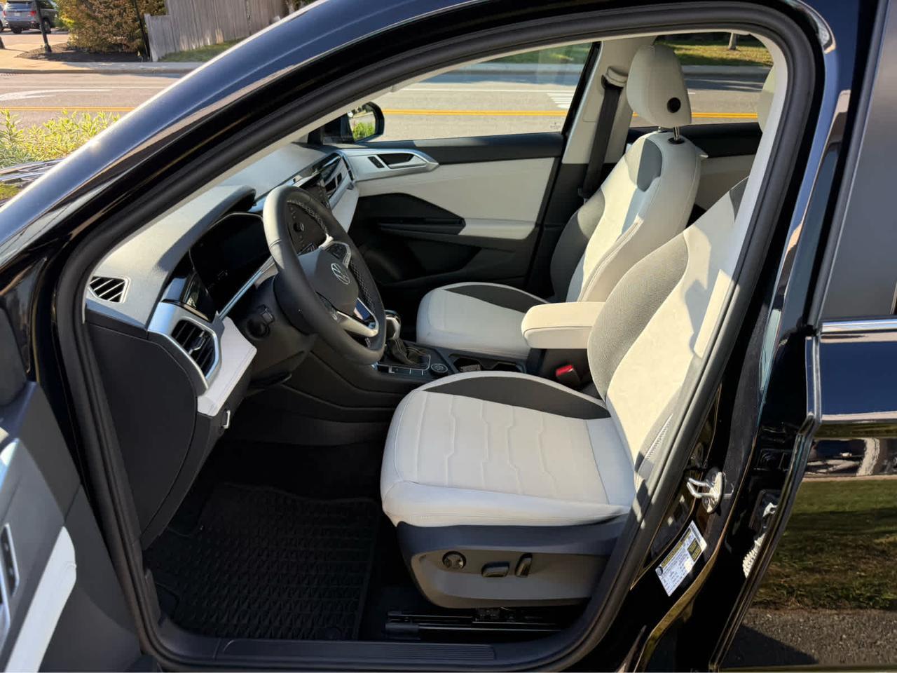 2025 Volkswagen Taos SE Wellesley MA