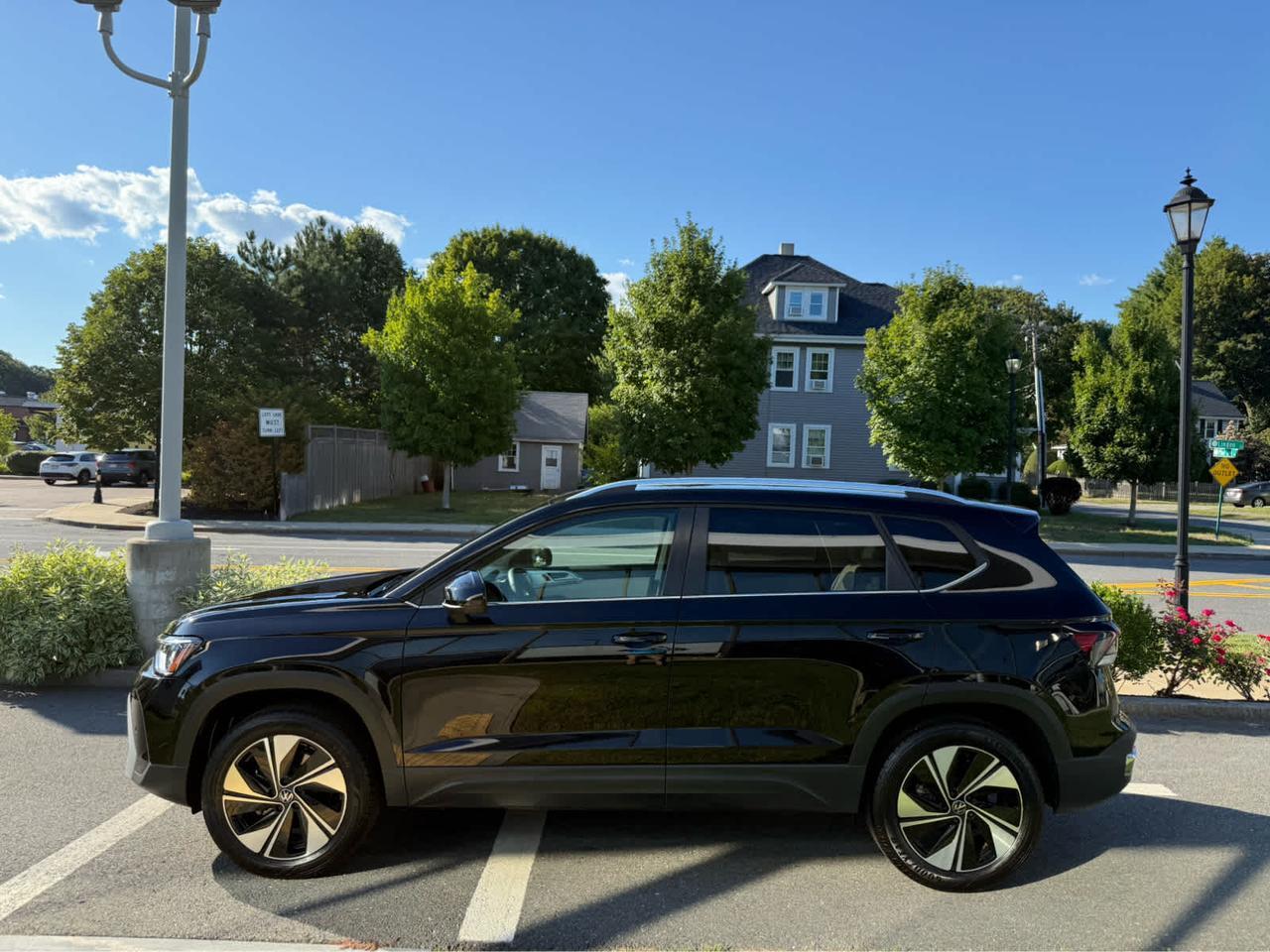 2025 Volkswagen Taos SE Wellesley MA